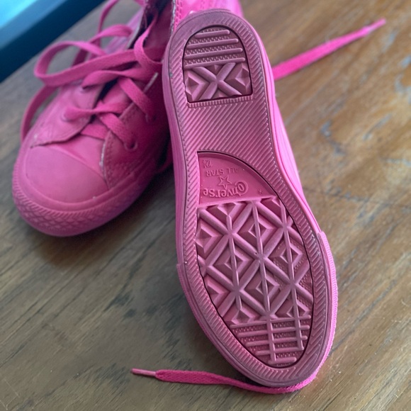 Pink Converse Chuck Taylor Leather High Top in Cosmo Pink -Size 12.5 Kids - Picture 4 of 4